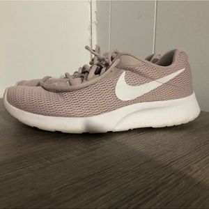 Nike tennis shoes. Good condition